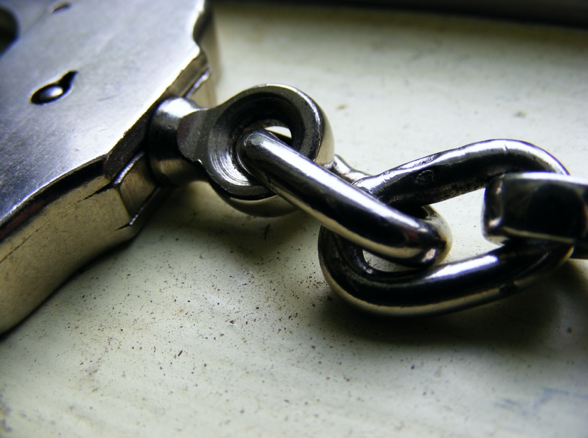 Handcuffs (File Photo/ banspy/ Flickr)